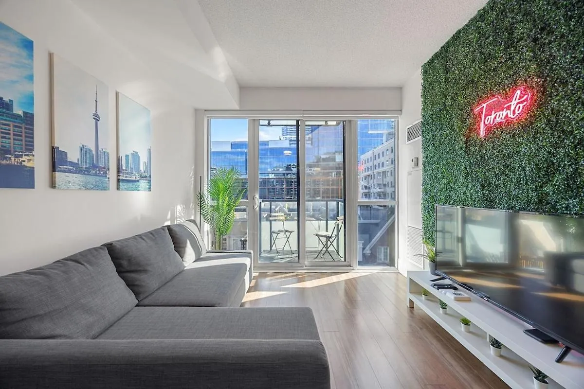 Spectacular Suite In The Heart Of Toronto ile iletişim